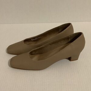LifeStride Jade Pump, Size 9 2A, Wild Rice